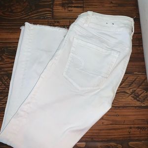 AMERICAN EAGLE WHITE JEANS